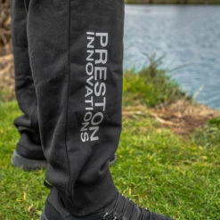 Preston - Broek Black Joggers - Preston -Vissen Verkoopwinkel 1641996399