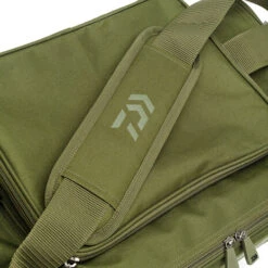 Daiwa - Black Widow Compact Tackle Bag - Daiwa -Vissen Verkoopwinkel 1971689154